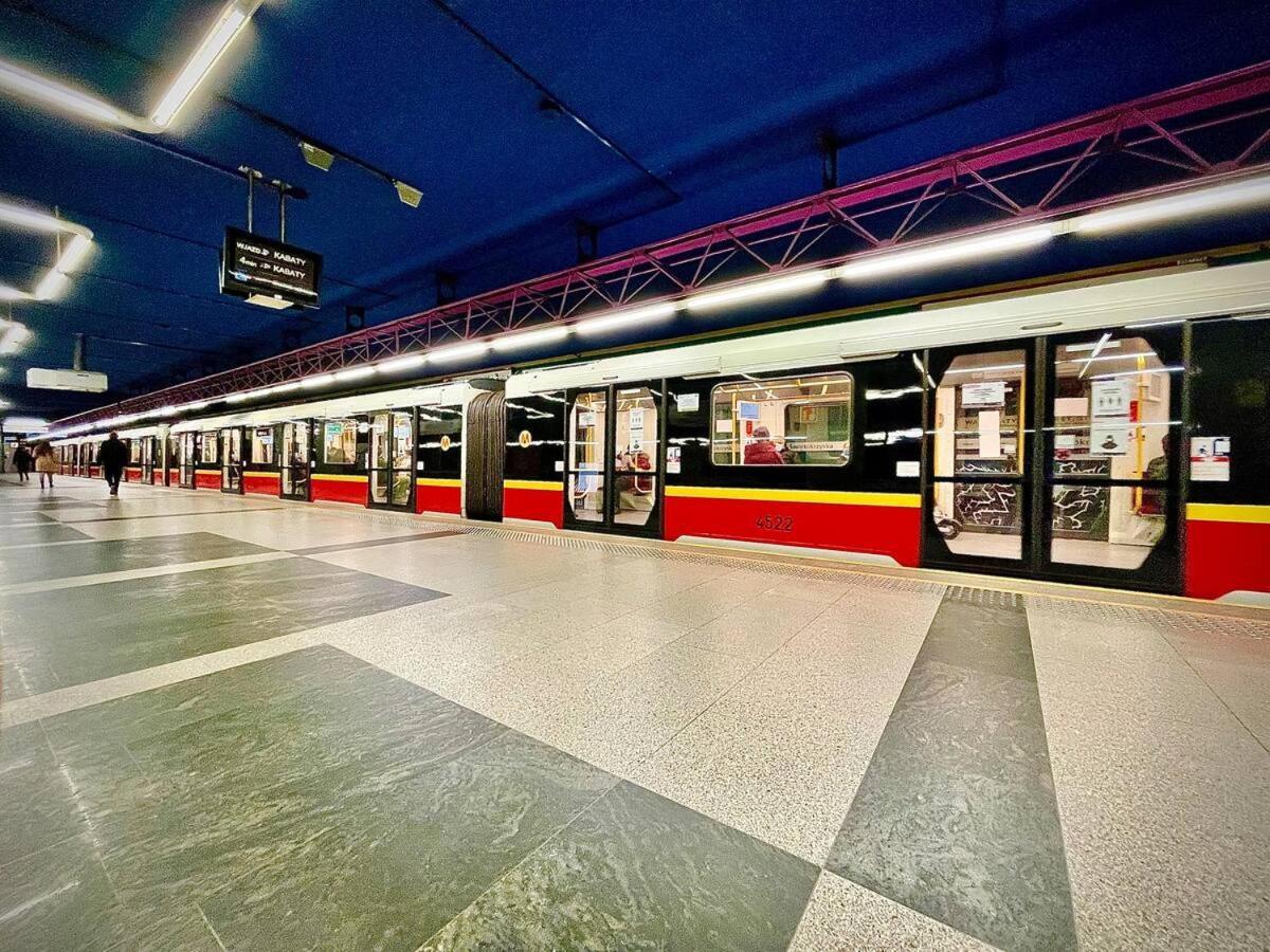 Forum 3 Metro Fast Wifi 400 Mbs Tv Hbo Disney+ Warszawa